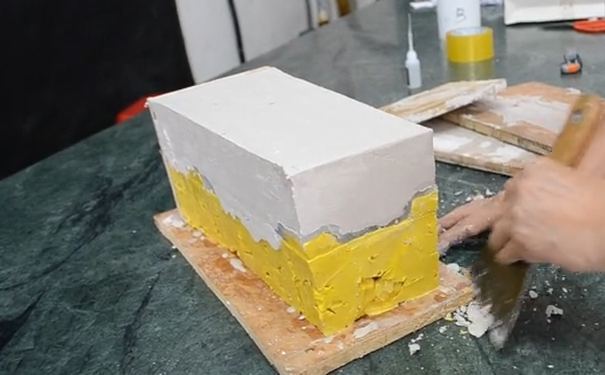 模具硅橡膠成型后怎樣制作外模？