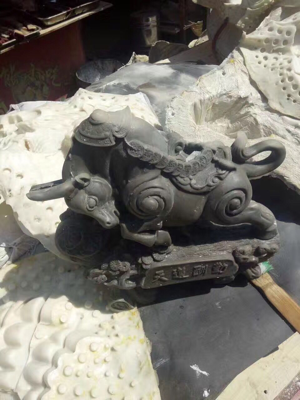 如何使用工業(yè)級模具硅膠制作模具？
